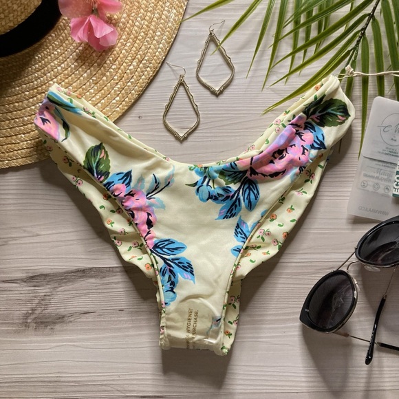 Maaji • Reversible Floral Cinched Cheeky Bikini Bottoms 👙🌴 - Picture 5 of 9